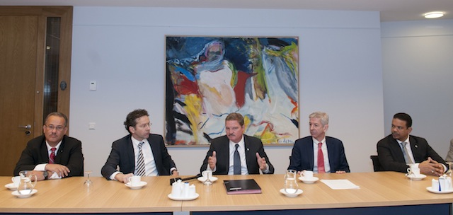 Netherlands and Aruba sign agreement for assistance in finding lower interest loans on international market